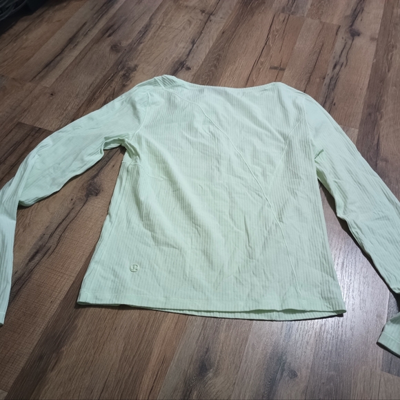 Lululemon top - Picture 4 of 5